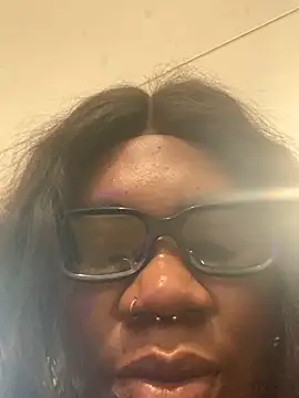 Snapshot of bonbonaumiel chatting on 5, 1, 2025 bonbonaumiel online show from 5, 1, 2025