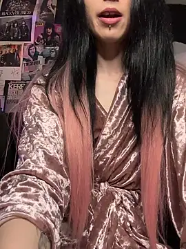 Snapshot of MissMidnightUK chatting on 24, 4, 2026 MissMidnightUK online show from 24, 4, 2026