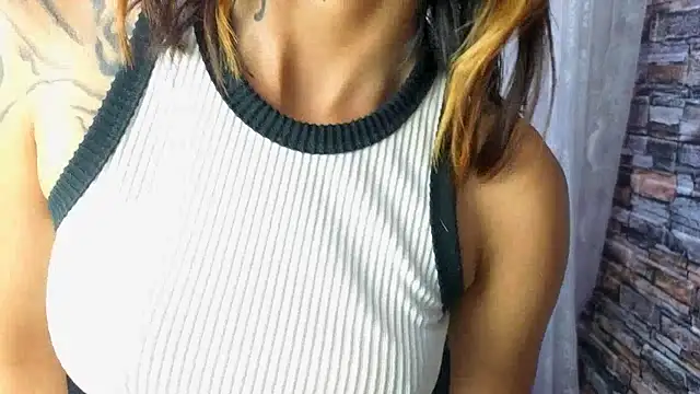 Miaa Thopmson online show from 8, 11, 2025