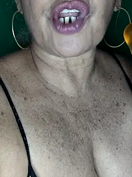 Kasandra Ho online show from 11, 11, 2025