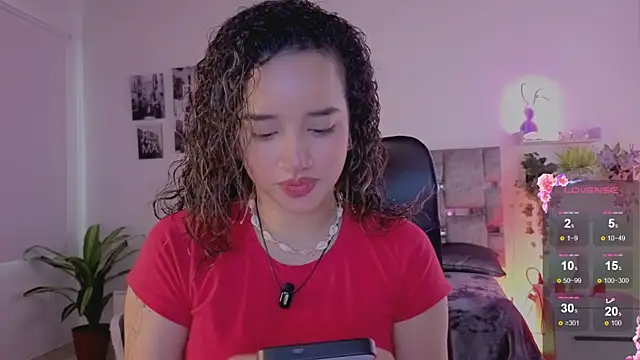 Snapshot of emilyrouxe chatting on 21, 7, 2026 emilyrouxe online show from 21, 7, 2026