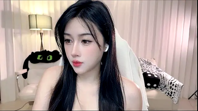 K-moumou online show from 12, 11, 2025