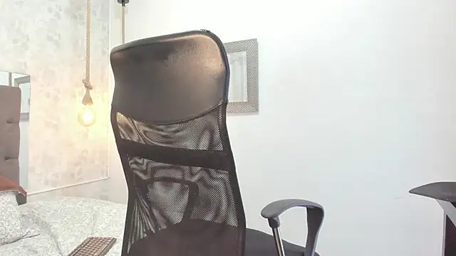 Snapshot of maddy_cooper_ chatting on 4, 12, 2024 maddy cooper online show from 4, 12, 2024