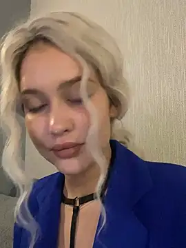 Snapshot of KikiWatson chatting on 19, 1, 2025 KikiWatson online show from 19, 1, 2025