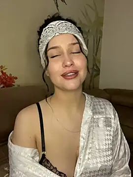 Snapshot of KikiWatson chatting on 1, 3, 2025 KikiWatson online show from 1, 3, 2025
