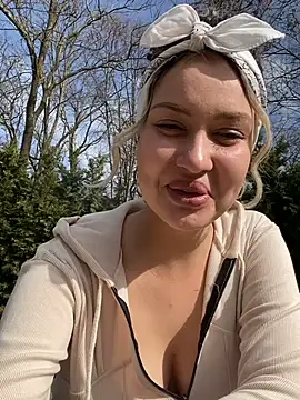 Snapshot of KikiWatson chatting on 13, 3, 2025 KikiWatson online show from 13, 3, 2025