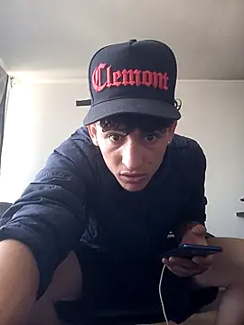 Snapshot of LatinBoysxxx chatting on 5, 12, 2024 LatinBoysxxx online show from 5, 12, 2024