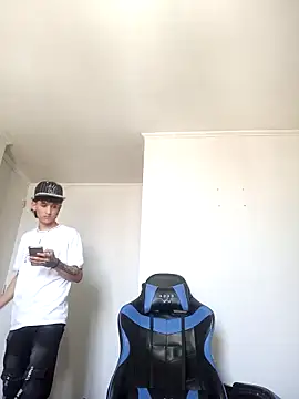 Snapshot of LatinBoysxxx chatting on 9, 1, 2025 LatinBoysxxx online show from 9, 1, 2025