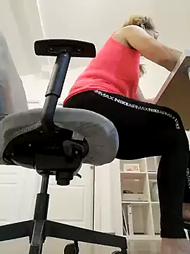 Snapshot of uber_babe chatting on 4, 2, 2025 uber babe online show from 4, 2, 2025