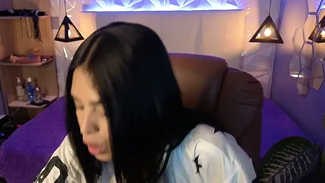 AlessiaVal  online show from 18, 12, 2025