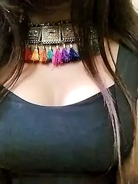 Esha Babyy online show from 3, 1, 2025