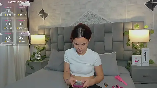 HannaRhodes online show from 10, 2, 2025