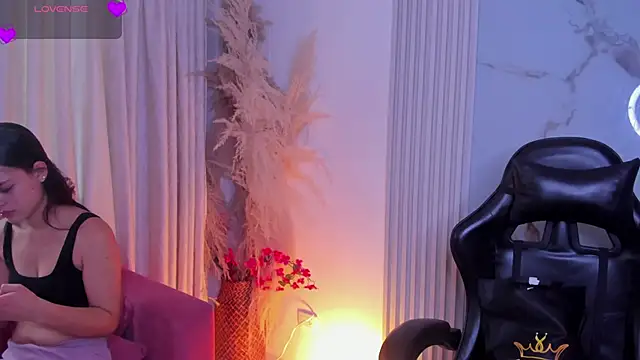 Snapshot of HannaRhodes chatting on 28, 4, 2026 HannaRhodes online show from 28, 4, 2026