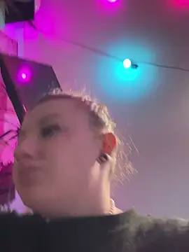 sluttysmiley online show from 22, 12, 2025