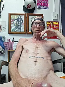 Snapshot of Undercover_Pornstar chatting on 3, 7, 2026 Undercover Pornstar online show from 3, 7, 2026