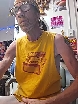 Snapshot of Undercover_Pornstar chatting on 4, 8, 2026 Undercover Pornstar online show from 4, 8, 2026