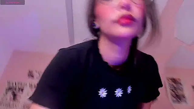 Snapshot of Luna-Chann chatting on 7, 3, 2025 Luna-Chann online show from 7, 3, 2025