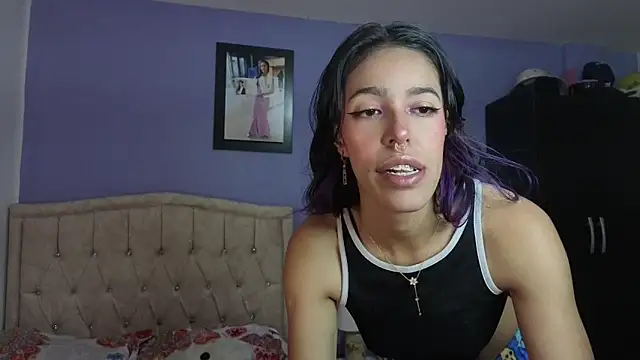 Snapshot of stephania_t chatting on 7, 5, 2026 stephania t online show from 7, 5, 2026