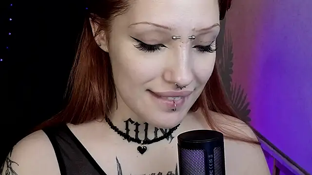 Snapshot of violetviolator chatting on 8, 2, 2025 violetviolator online show from 8, 2, 2025
