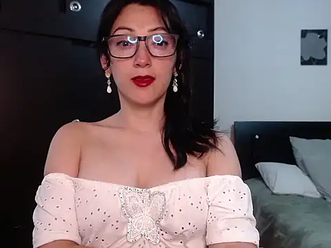 Alicee moss online show from 24, 7, 2026