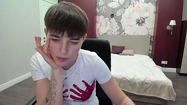 EmiliaYours online show from 3, 11, 2025