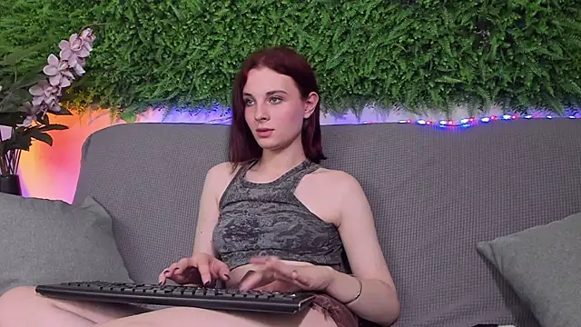 Snapshot of AprilAvery chatting on 21, 2, 2025 AprilAvery online show from 21, 2, 2025