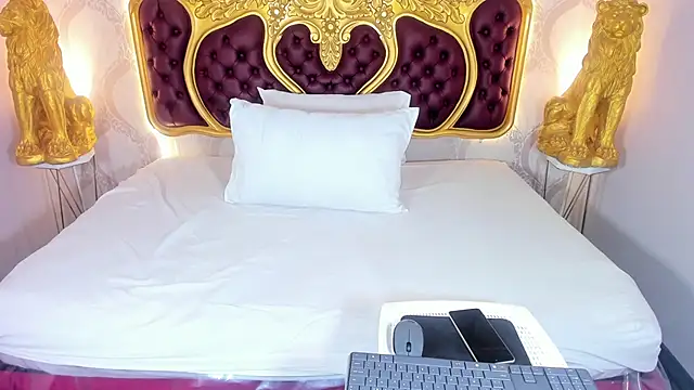 KendralHolson online show from 19, 10, 2025