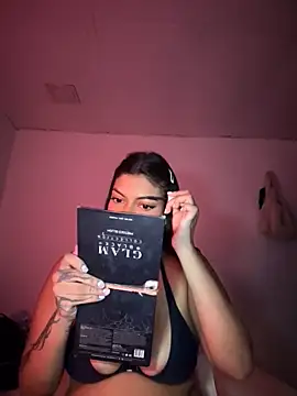 Snapshot of jennifer_oliveira chatting on 2, 12, 2025 jennifer oliveira online show from 2, 12, 2025