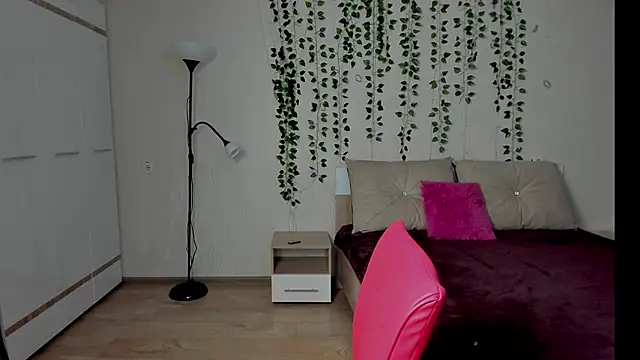 Snapshot of Miss_Elsa_ chatting on 13, 10, 2025 Miss Elsa online show from 13, 10, 2025