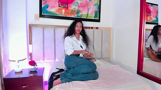 Snapshot of AntonellaHall_ chatting on 21, 12, 2024 AntonellaHall online show from 21, 12, 2024