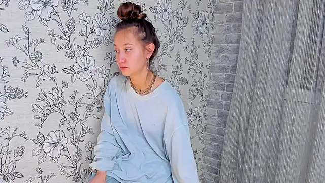 EllaSky xoxo online show from 6, 11, 2025