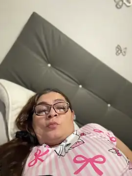 Snapshot of AntonellaAlondra4 chatting on 22, 4, 2026 AntonellaAlondra4 online show from 22, 4, 2026