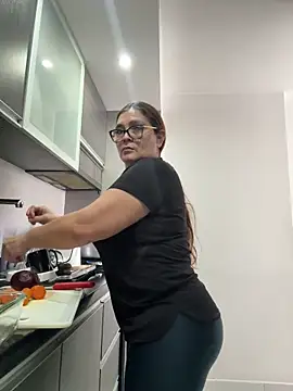 Snapshot of AntonellaAlondra4 chatting on 7, 6, 2026 AntonellaAlondra4 online show from 7, 6, 2026