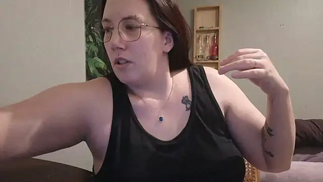 Snapshot of ThickGirlsDoItBetter chatting on 22, 3, 2025 ThickGirlsDoItBetter online show from 22, 3, 2025