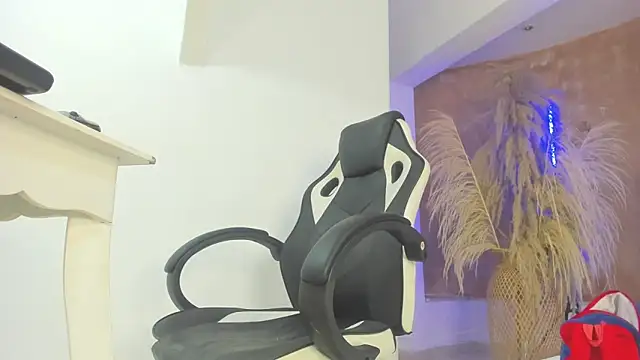 APRILL FOXX online show from 26, 12, 2024