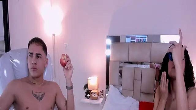 saraandstiven online show from 8, 3, 2025