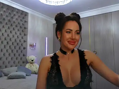 Snapshot of TianaPosh chatting on 4, 2, 2025 TianaPosh online show from 4, 2, 2025