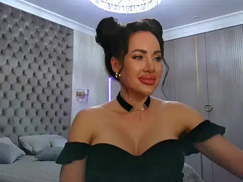 Snapshot of TianaPosh chatting on 6, 2, 2025 TianaPosh online show from 6, 2, 2025