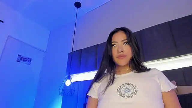 nicolle pierce online show from 25, 1, 2025