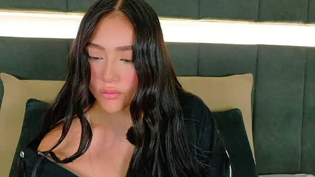 nicolle pierce online show from 10, 11, 2025