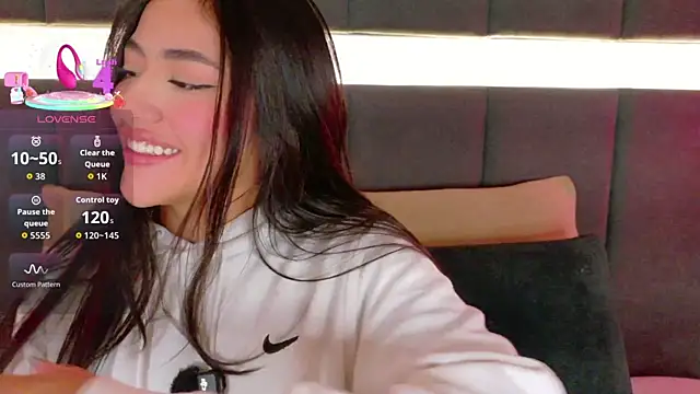 nicolle pierce online show from 17, 11, 2025