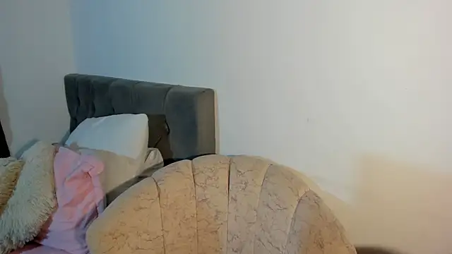 Mia blaiir online show from 8, 4, 2026