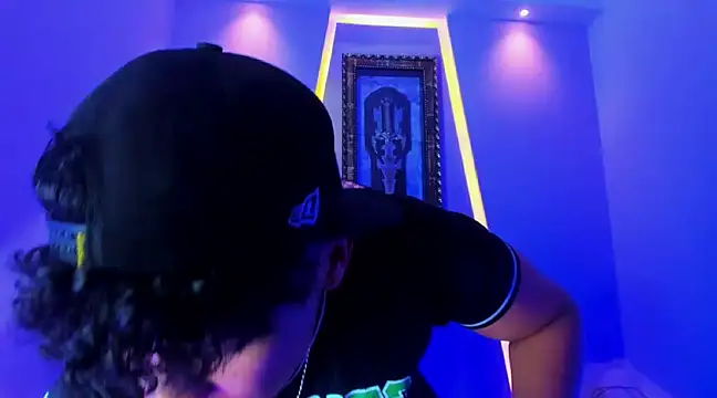 Snapshot of jamescurli_ chatting on 19, 12, 2024 jamescurli online show from 19, 12, 2024