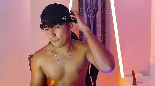 Snapshot of jamescurli_ chatting on 22, 12, 2024 jamescurli online show from 22, 12, 2024