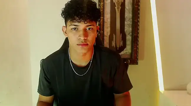 Snapshot of jamescurli_ chatting on 4, 1, 2025 jamescurli online show from 4, 1, 2025