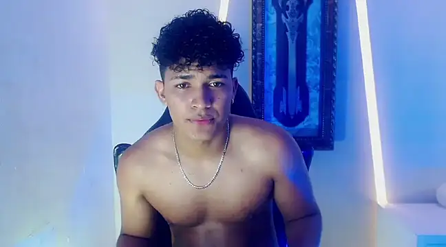 Snapshot of jamescurli_ chatting on 4, 1, 2025 jamescurli online show from 4, 1, 2025