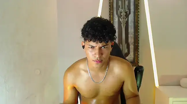 Snapshot of jamescurli_ chatting on 6, 1, 2025 jamescurli online show from 6, 1, 2025