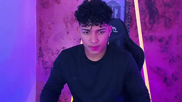 Snapshot of jamescurli_ chatting on 23, 1, 2025 jamescurli online show from 23, 1, 2025