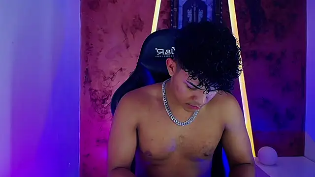 Snapshot of jamescurli_ chatting on 3, 2, 2025 jamescurli online show from 3, 2, 2025