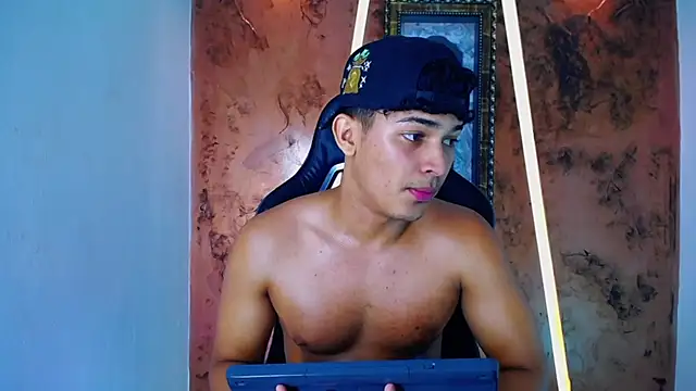 Snapshot of jamescurli_ chatting on 13, 2, 2025 jamescurli online show from 13, 2, 2025